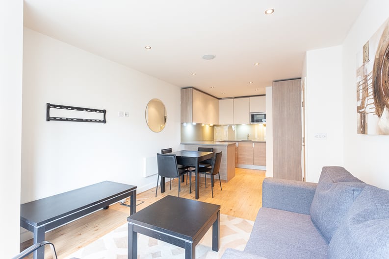 1 bedroom(s) apartment to sale in Heritage Avenue, London-image 10