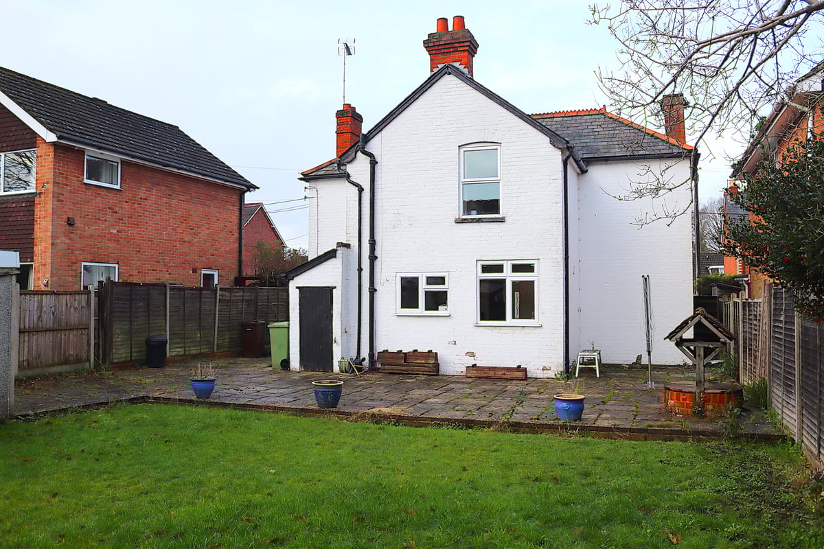 Highfield Road, Farnborough, GU14 0EB