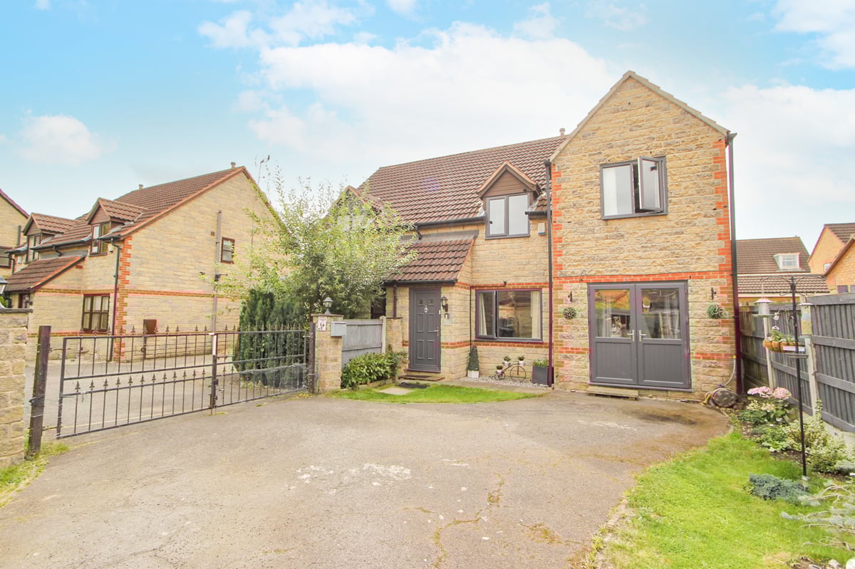 4 bedroom semidetached house for sale, Maidwell Way, Kirk Sandall