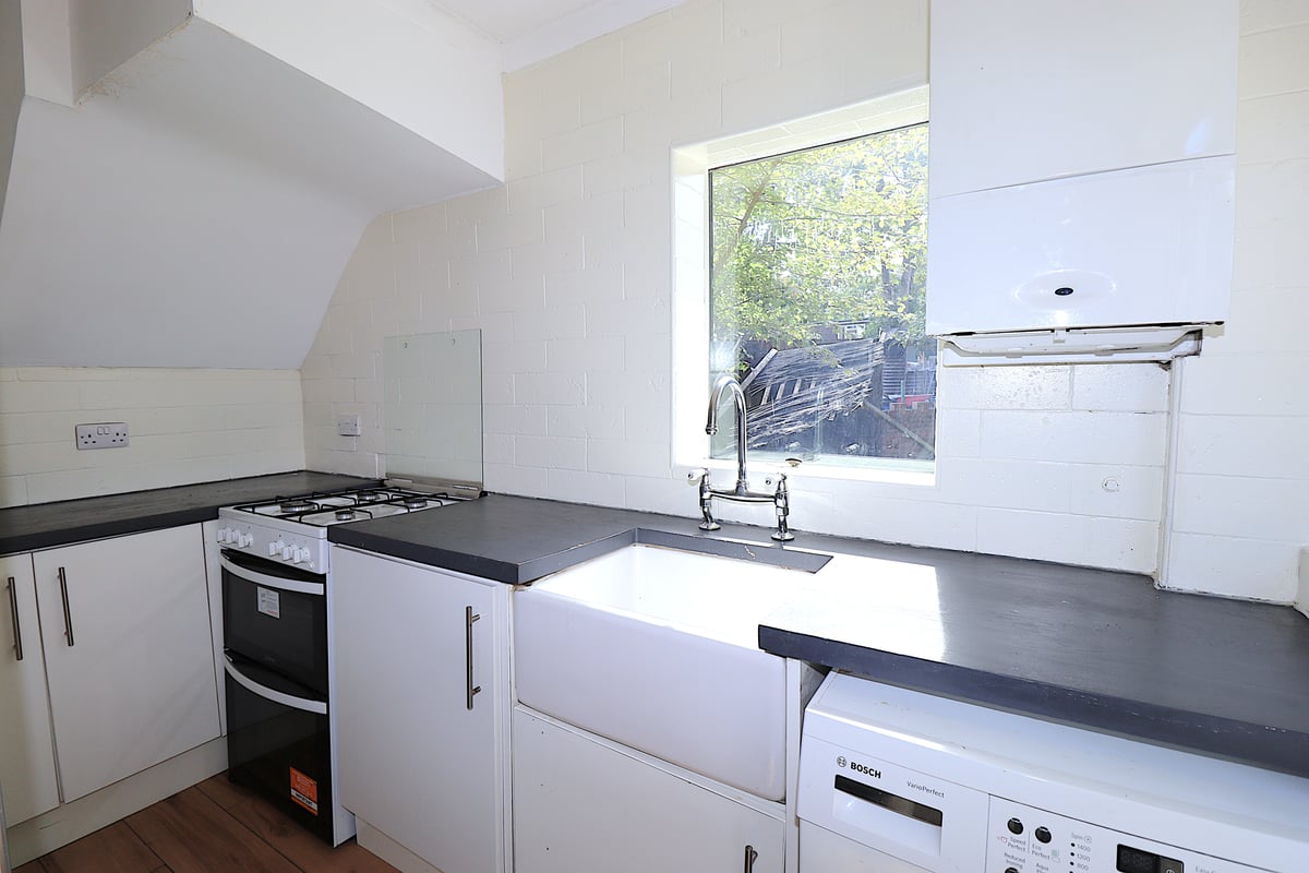 Barnes Close, Farnborough, GU14 7JA