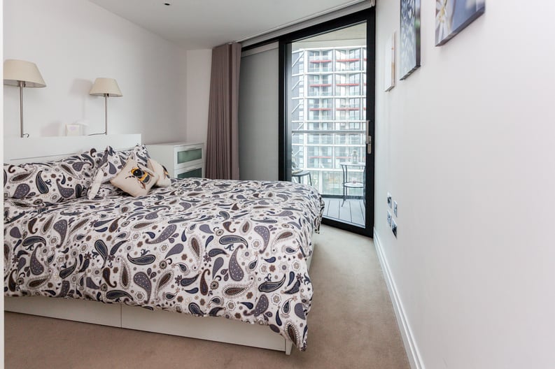 2 bedroom(s) apartment to sale in Nine Elms Lane, Vauxhall, London-image 8