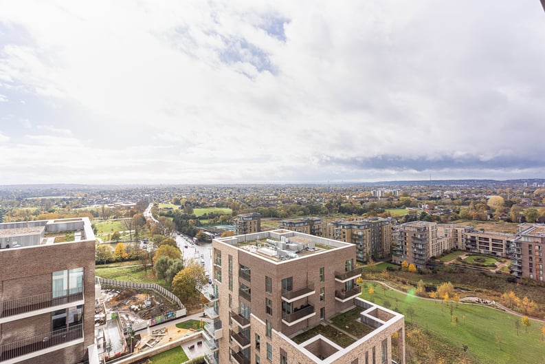 3 bedroom(s) apartment to sale in Kidbrooke Village, Greenwich, London-image 30