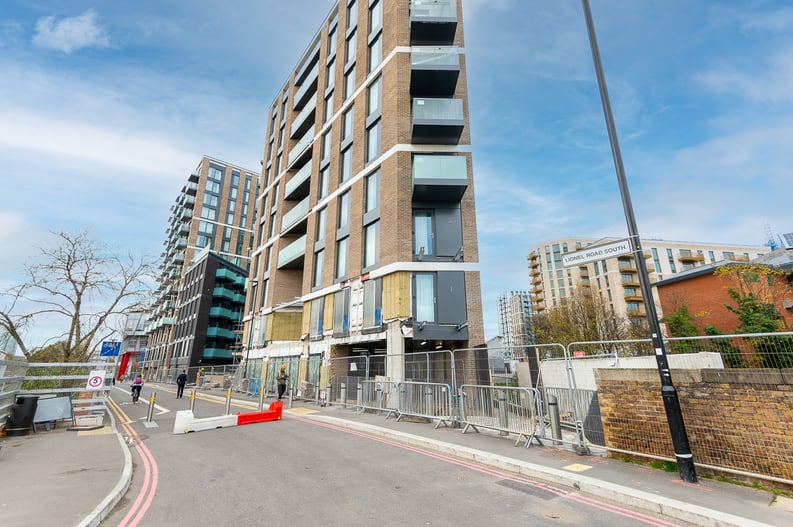 Studio apartment to sale in Lionel Road South, Brentford-image 5