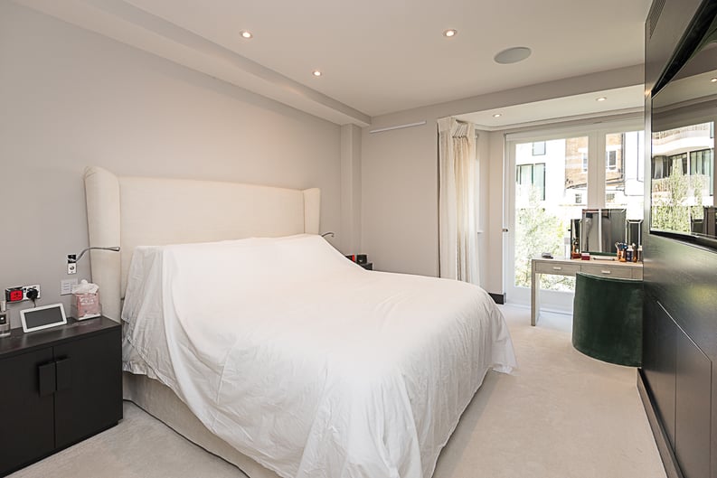 5 bedroom(s) house to sale in Cadogan Lane, Knightsbridge-image 7