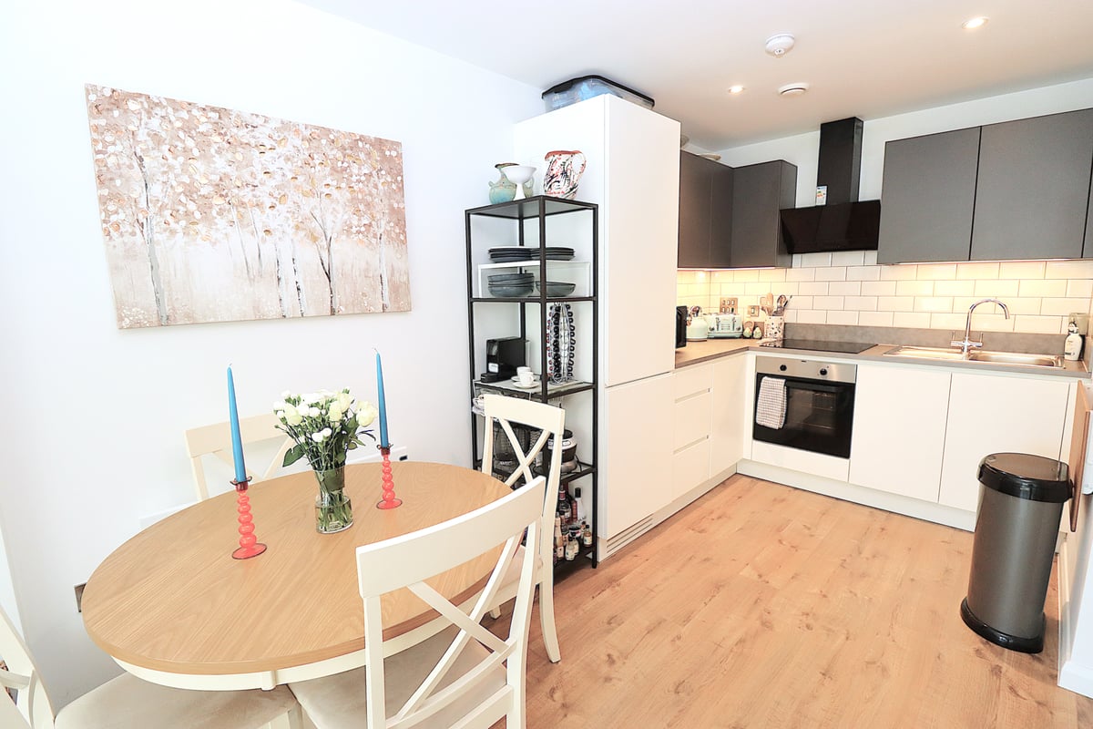 Farnborough Road, Farnborough, GU14 7GZ