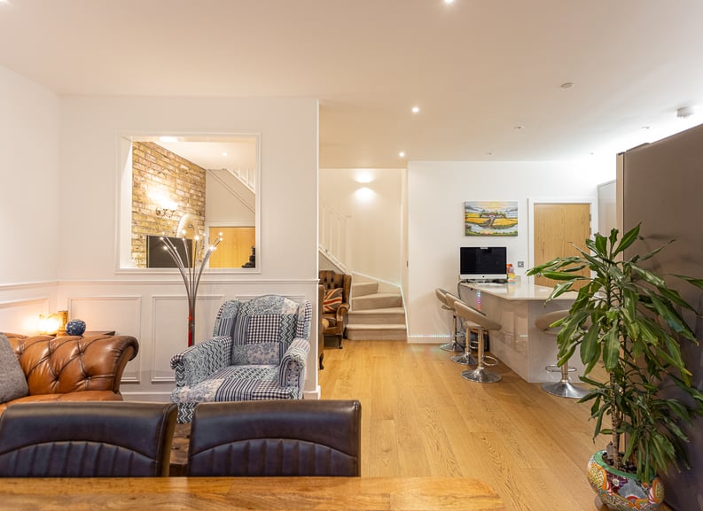 3 bedroom(s) apartment to sale in Felar Walk, Colindale, London-image 9
