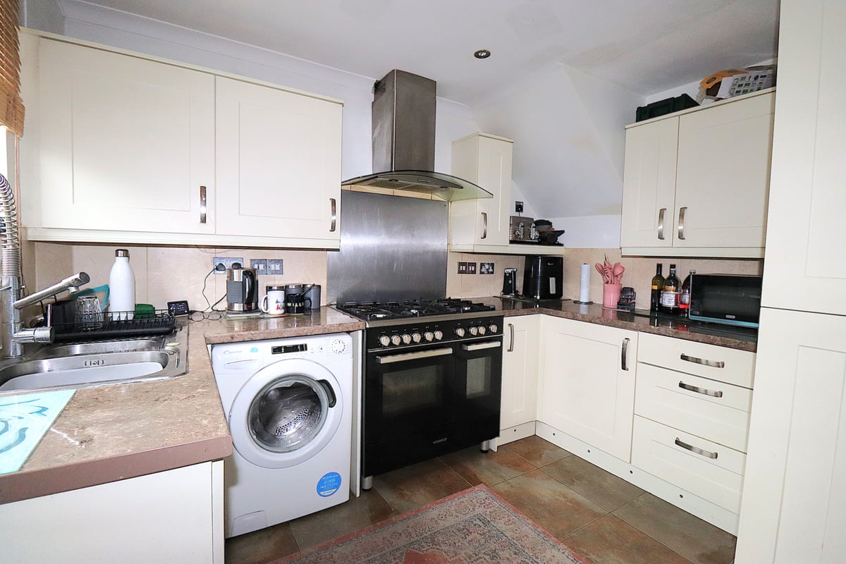 Chiltern Avenue, Farnborough, GU14 9SE