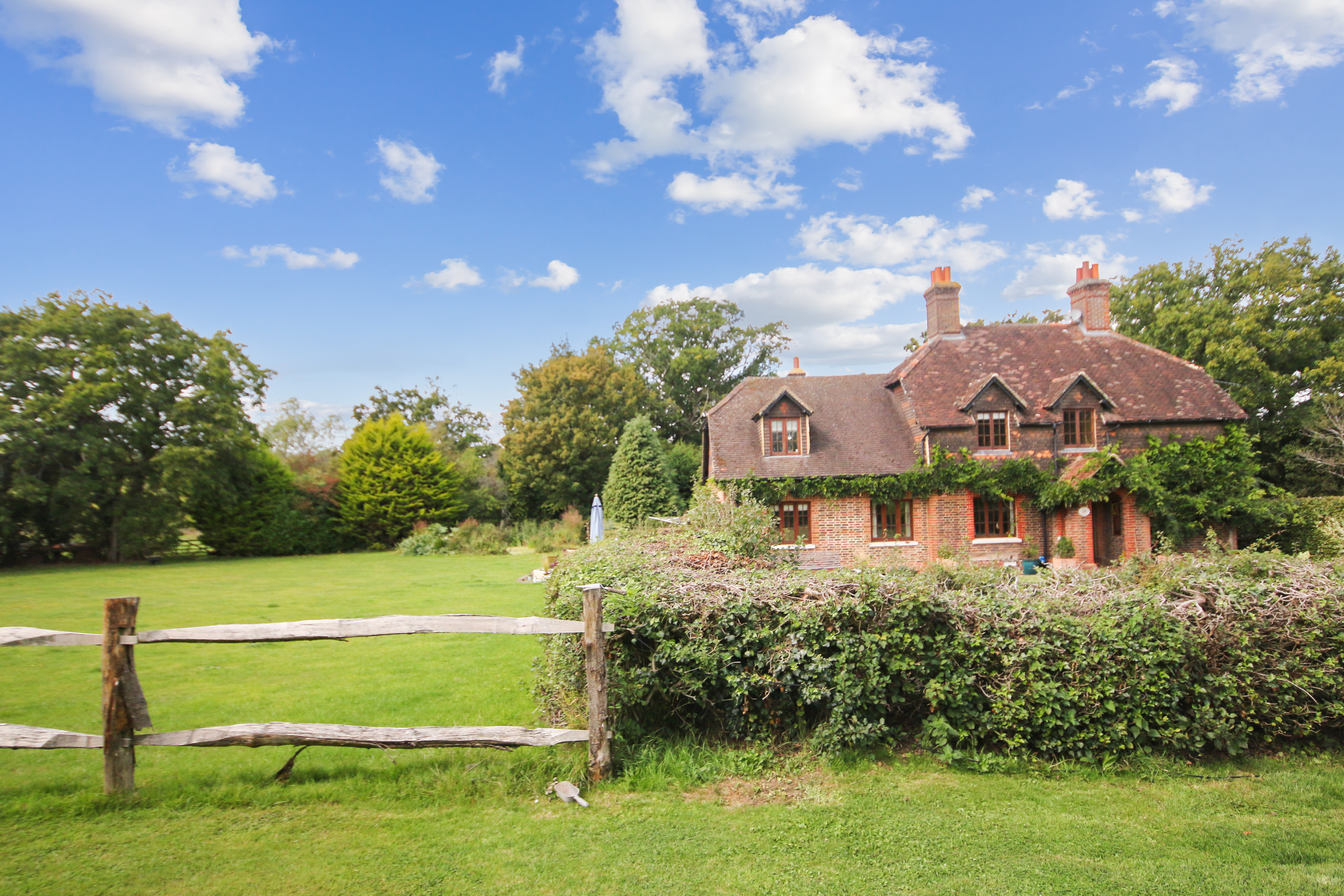 Glen Cottage, Bones Lane, Newchapel