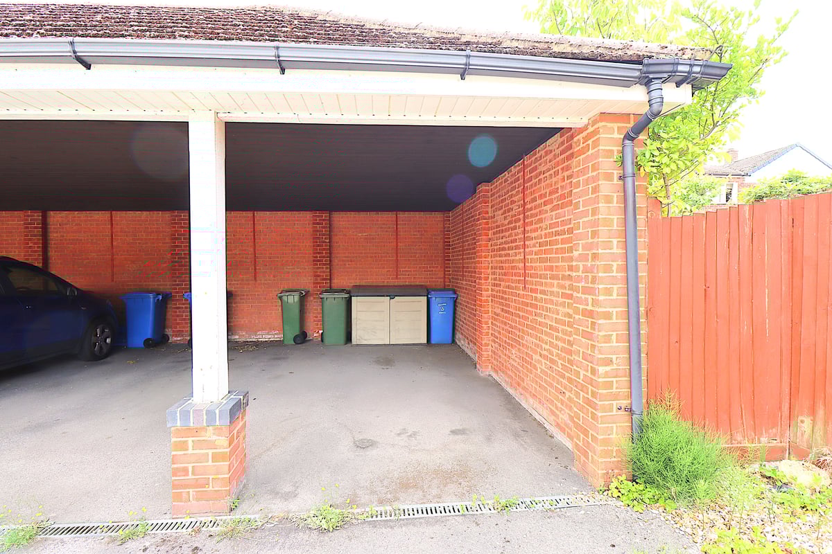 Fleet Road, Farnborough, GU14 9SL