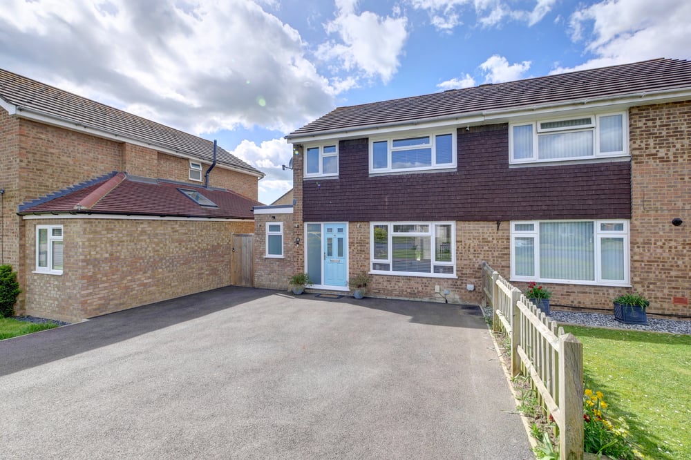 Property Details for Anglesey Avenue Hailsham East Sussex BN27 3BH