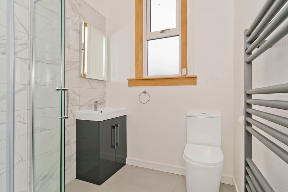 Flat for sale in Edinburgh 39 Parkgrove Drive, Edinburgh Thorntons