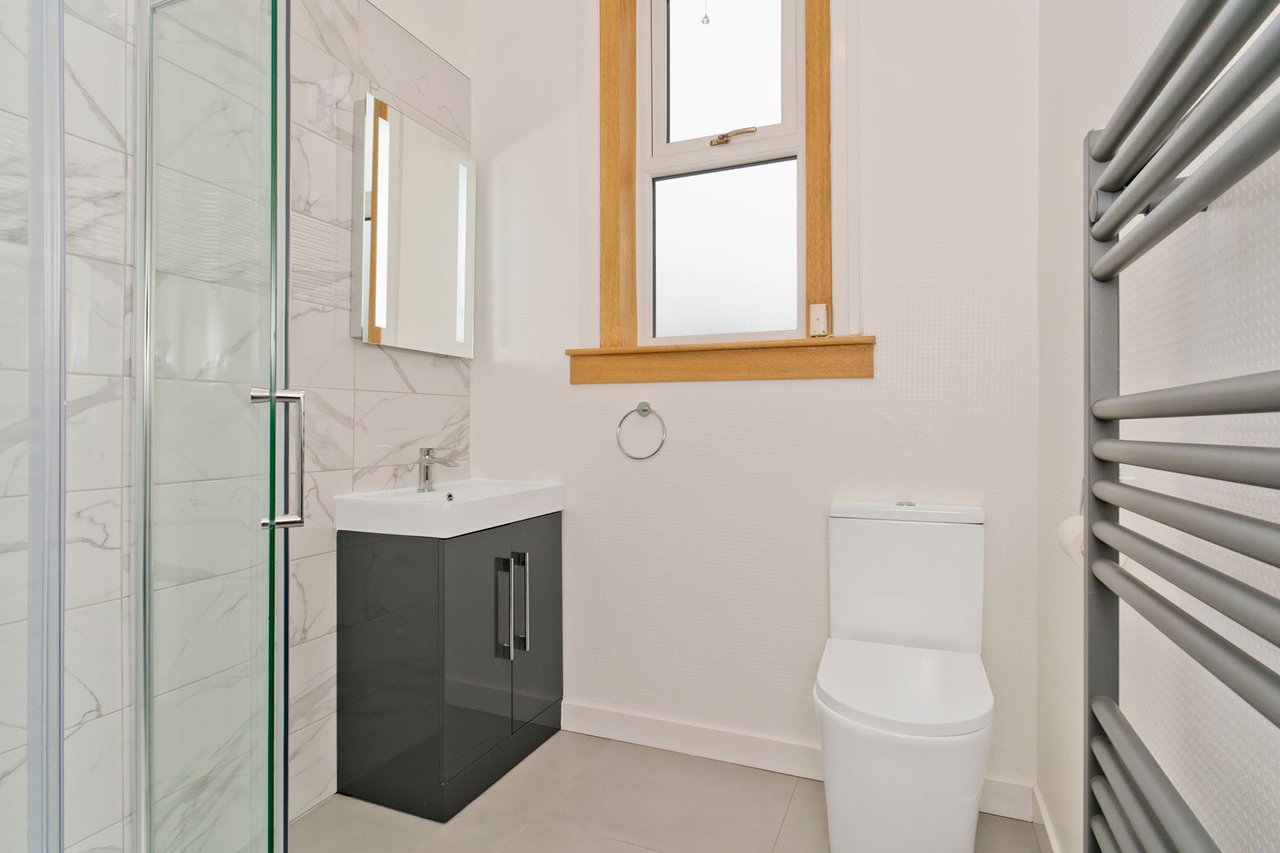 Flat for sale in Edinburgh 39 Parkgrove Drive, Edinburgh Thorntons Property