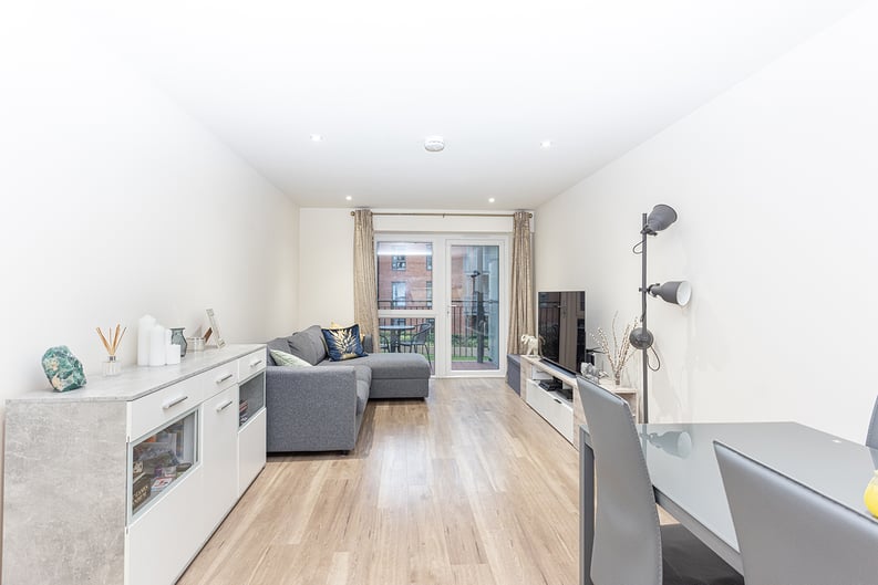 2 bedroom(s) apartment to sale in Beaufort Square, Colindale, London-image 3