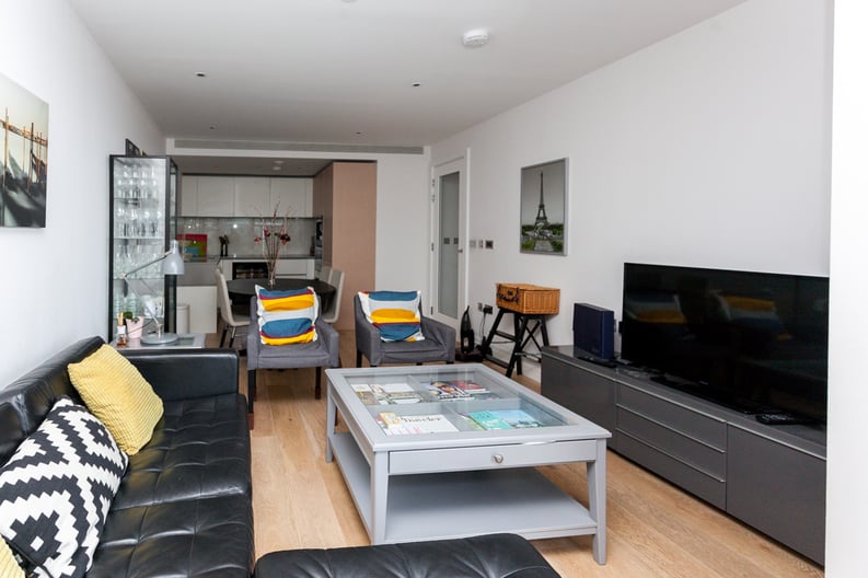 2 bedroom(s) apartment to sale in Nine Elms Lane, Vauxhall, London-image 6