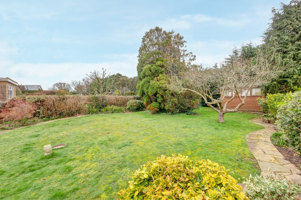 Property Details for Summerfields Avenue Hailsham East Sussex BN27 3BP