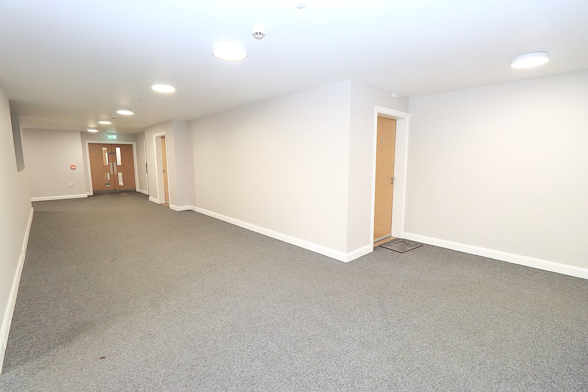 Farnborough Road, Farnborough, GU14 7GZ