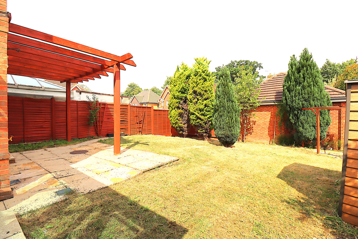 Fleet Road, Farnborough, GU14 9SL