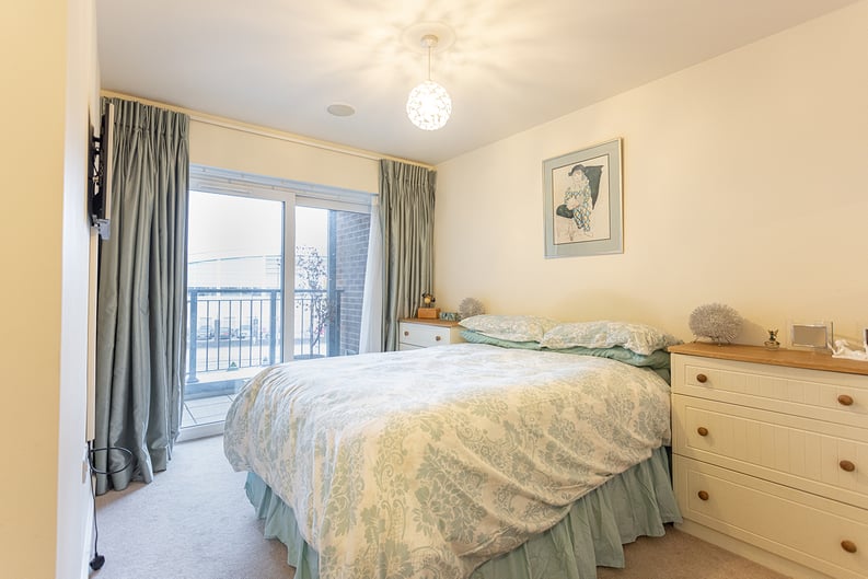 2 bedroom(s) apartment to sale in Aerodrome Road, Colindale, London-image 8
