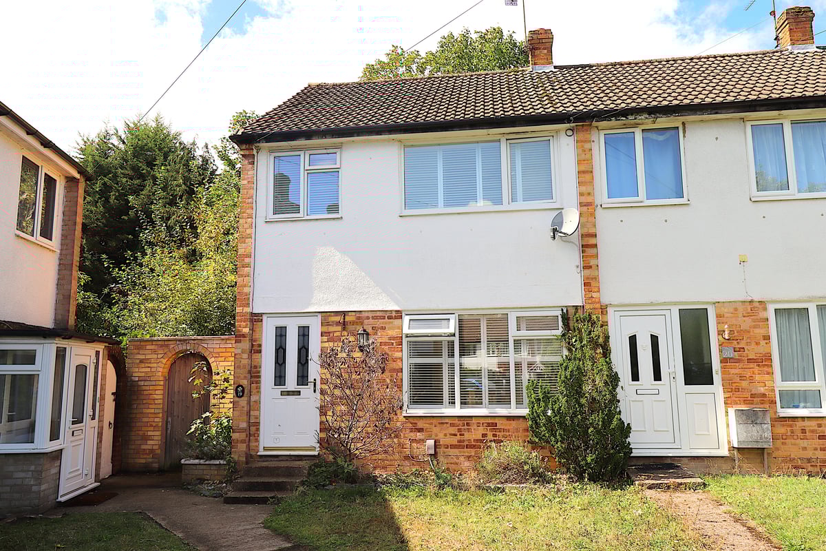 Barnes Close, Farnborough, GU14 7JA
