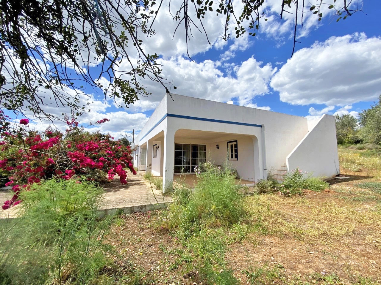 Main Photo of a 3 bedroom  Villa for sale