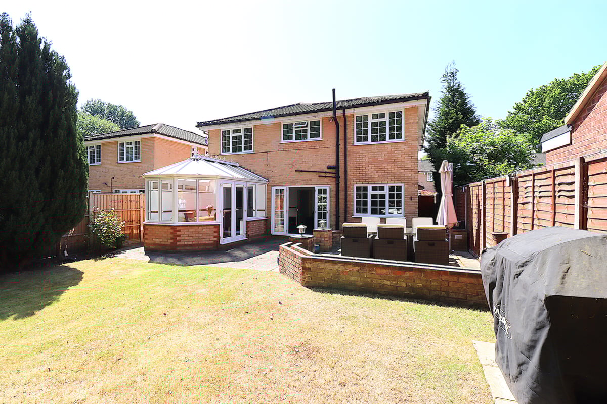 The Potteries, Farnborough, GU14 9JR