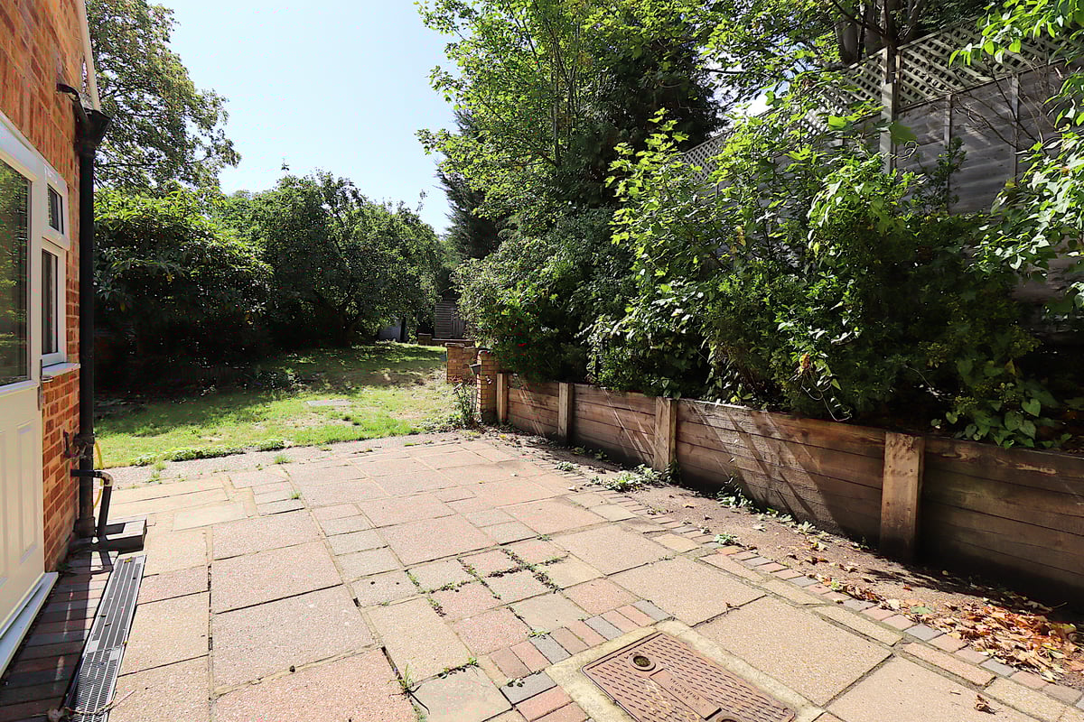 Barnes Close, Farnborough, GU14 7JA