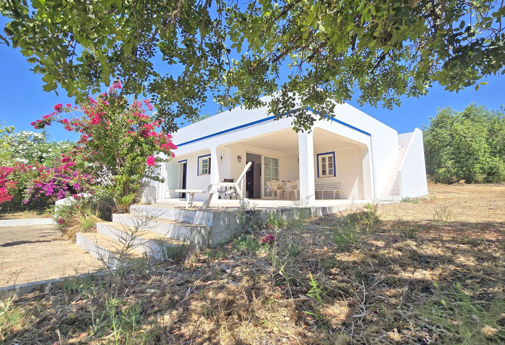 Three Bedroom Traditional House with Pool and Garden – Santo Estêvão