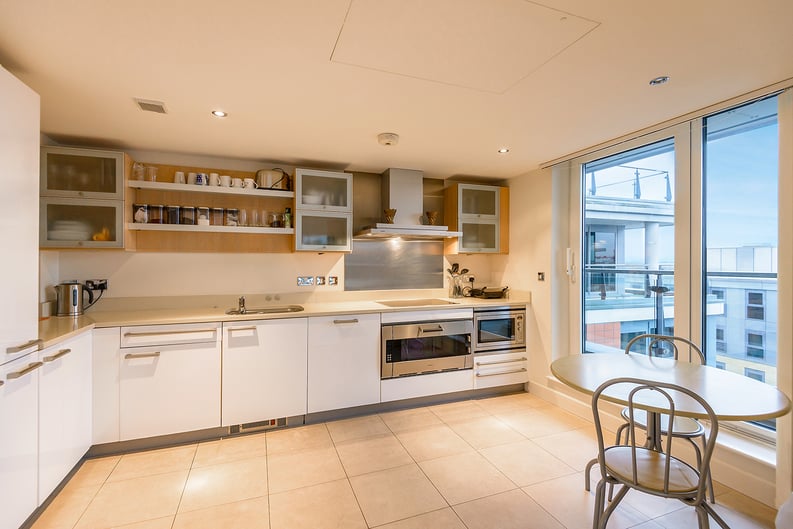 3 bedroom(s) apartment to sale in The Boulevard, London-image 2
