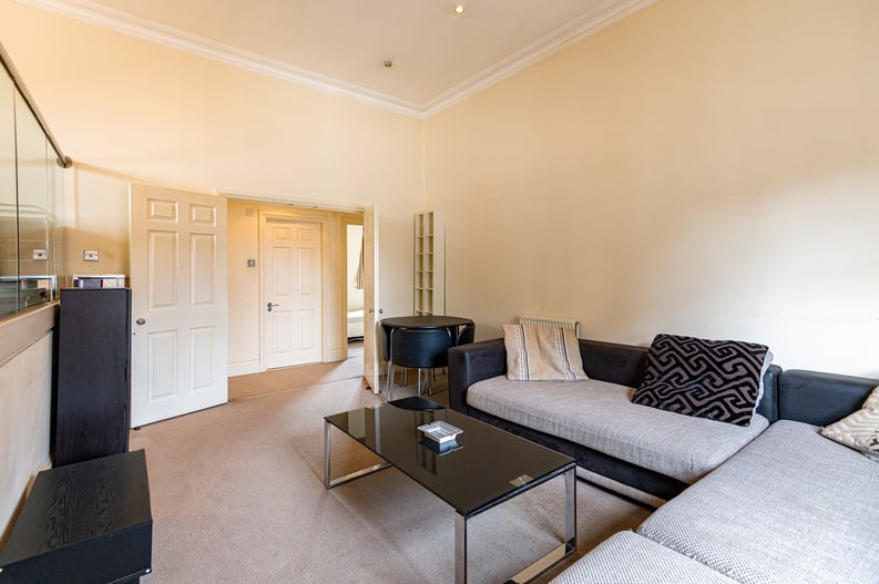 3 bedroom(s) apartment to sale in Whitehall, St James, London-image 4