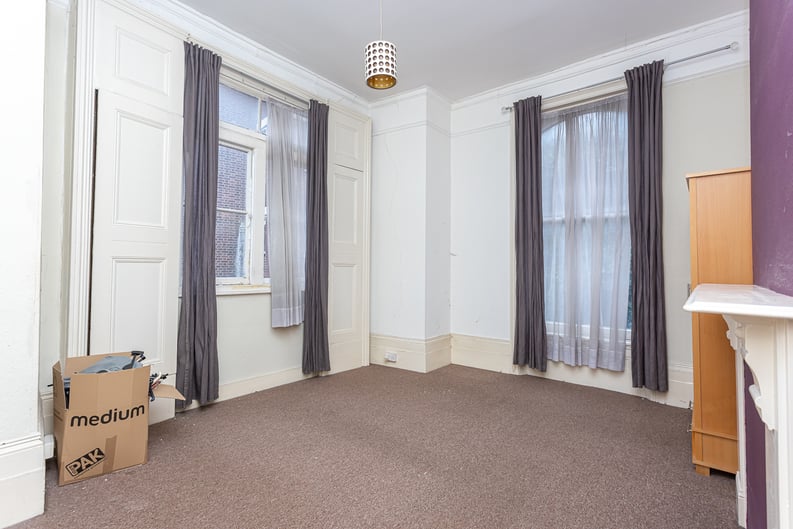 3 bedroom(s) apartment to sale in The Avenue, Brondesbury Park, London-image 8