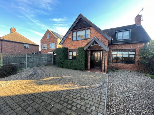 Newnham Avenue, Bedford, Bedfordshire Image