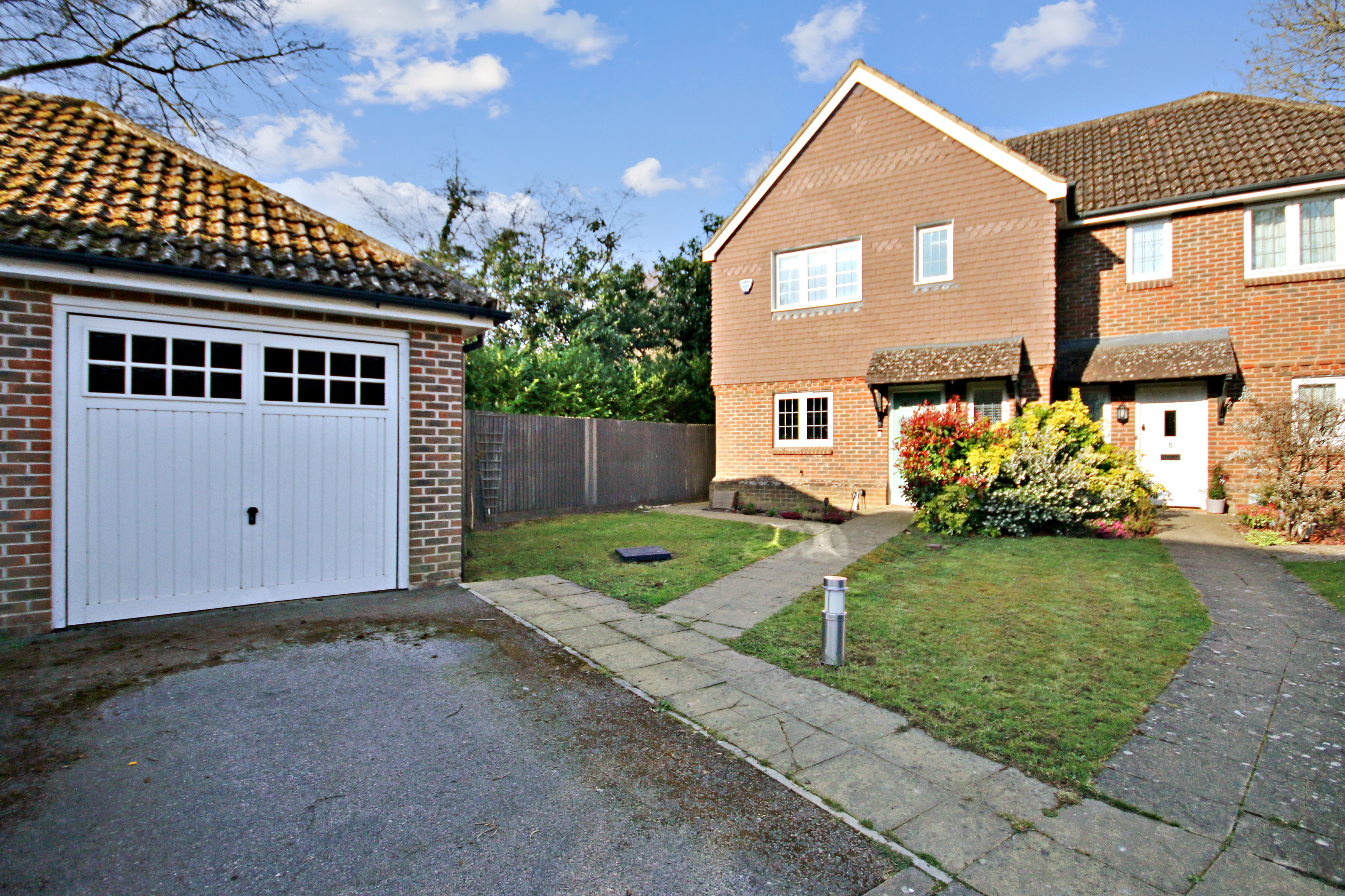 Rowplatt Close, Surrey
