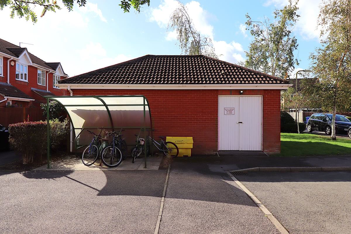 Corfe Way, Farnborough, GU14 6TS