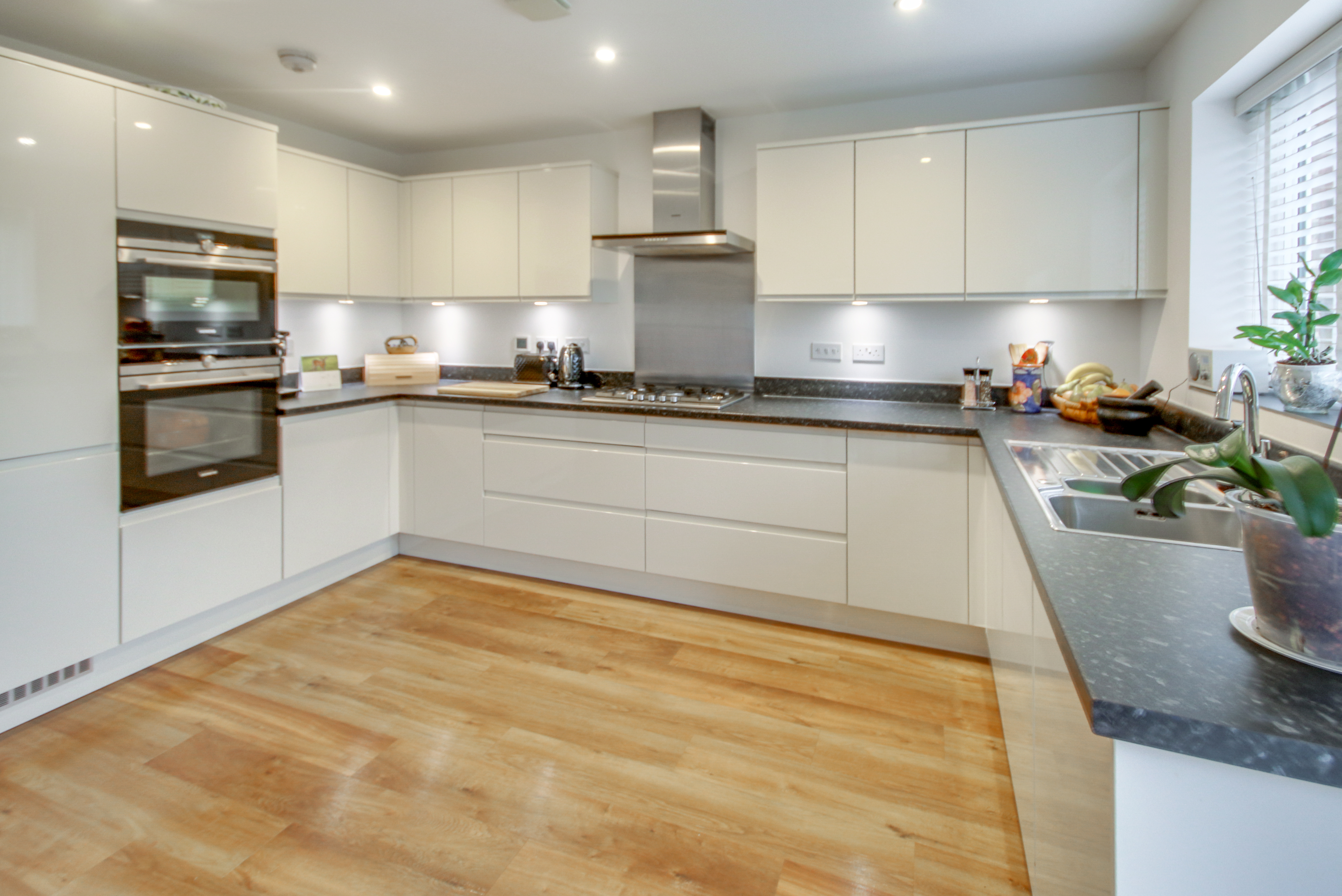 Wychwood Place, Crawley, West Sussex