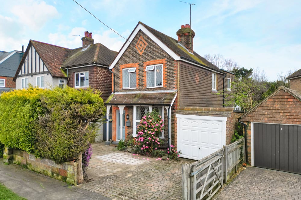 Property Details for Summerfields Avenue Hailsham East Sussex BN27 3BP