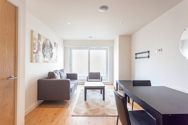 1 bedroom(s) apartment to sale in Heritage Avenue, London-image 9