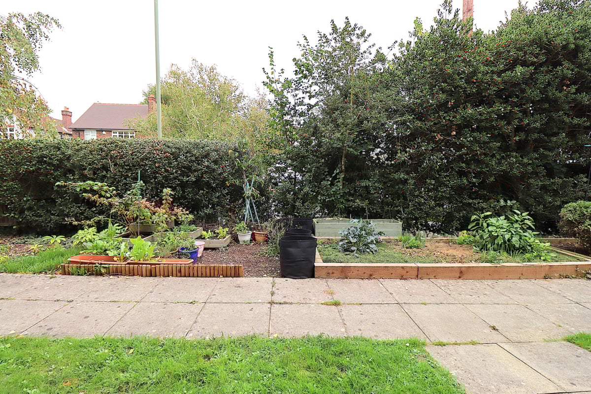 Ship Lane, FARNBOROUGH, GU14 8BH