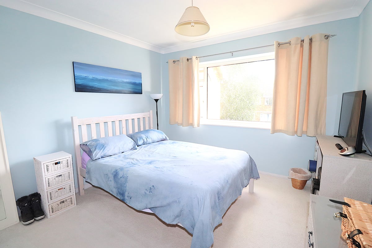 Ively Road, Farnborough, GU14 0JN