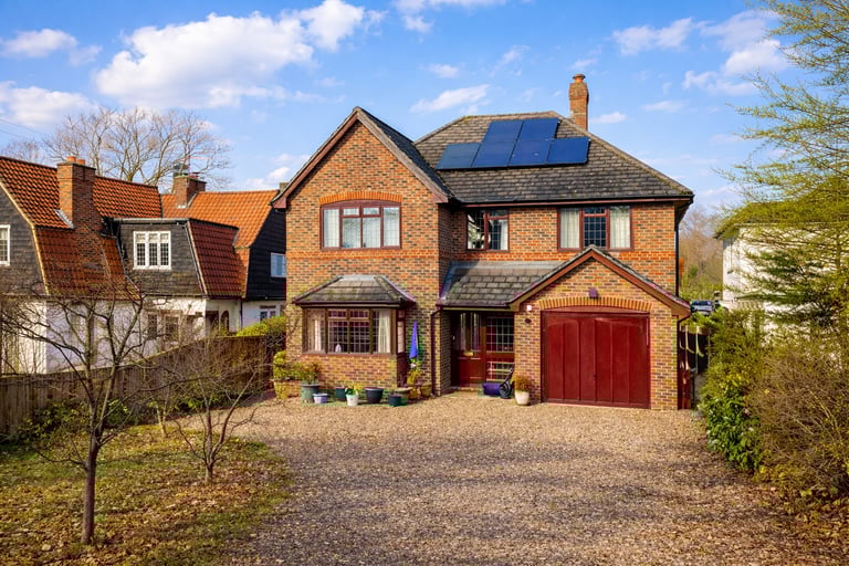 FARNBOROUGH, &pound;900,000