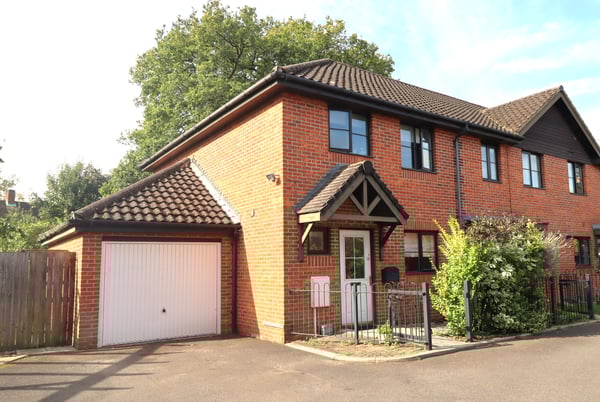  Brownsover Road, Farnborough, 