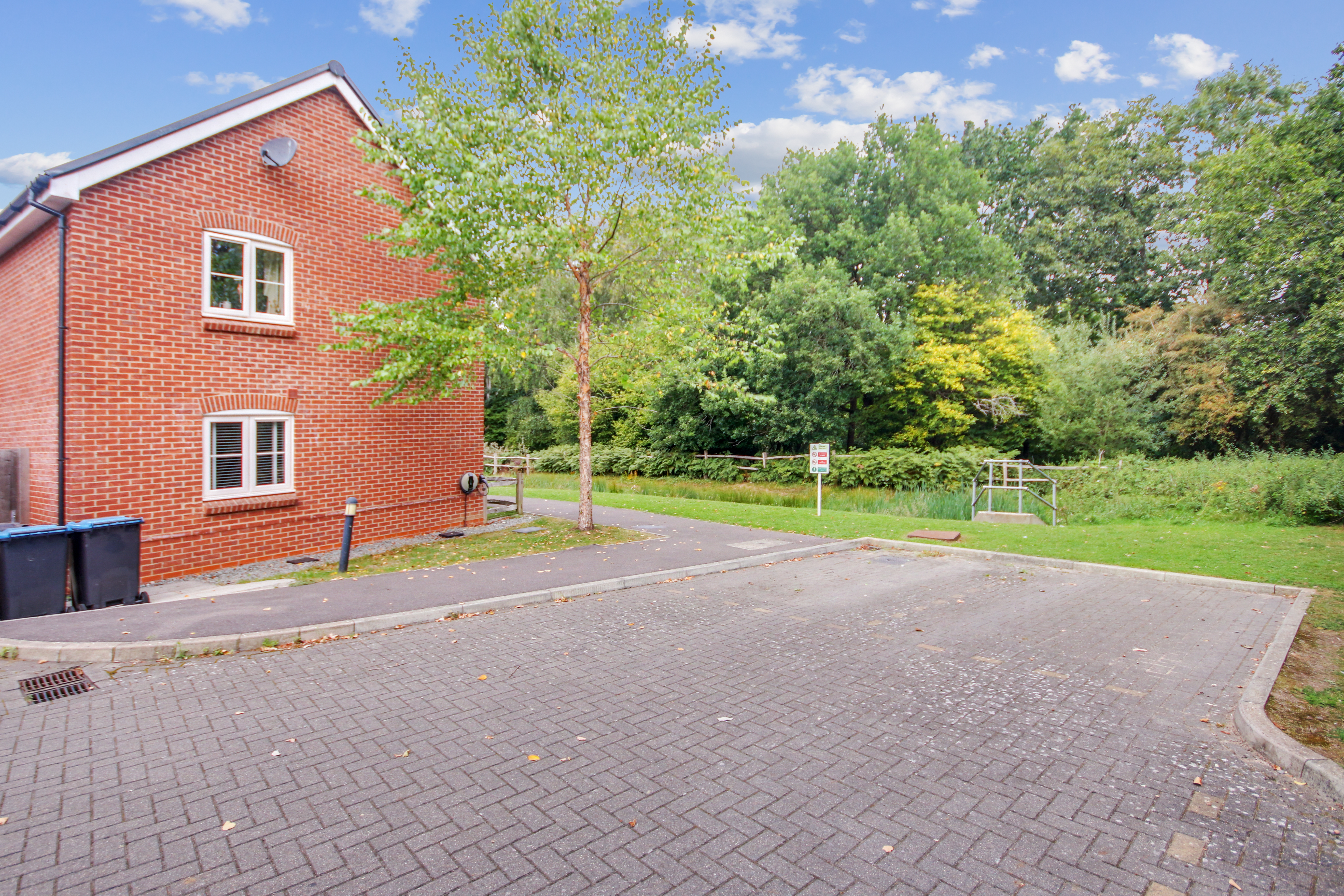 Acorn Avenue, Crawley, West Sussex