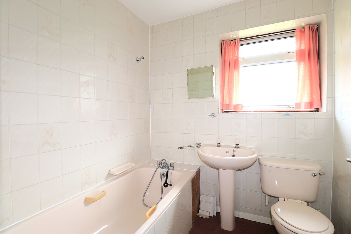 Revelstoke Avenue, Farnborough, GU14 8NQ