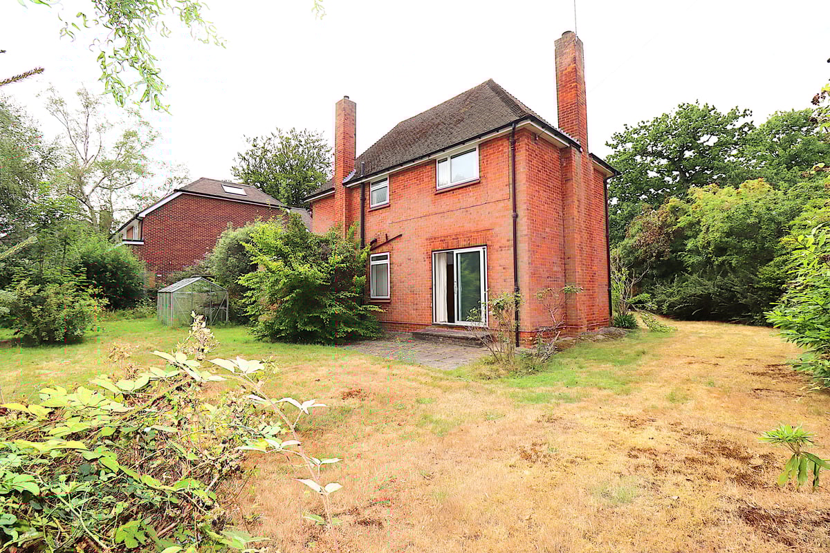 Revelstoke Avenue, Farnborough, GU14 8NQ