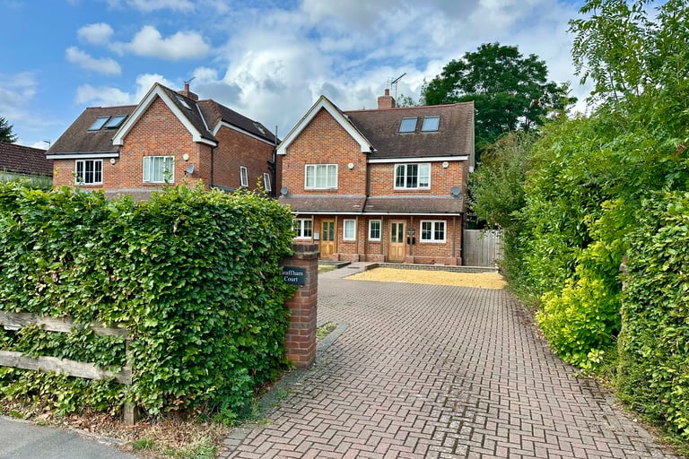 WINDLESHAM, £500,000