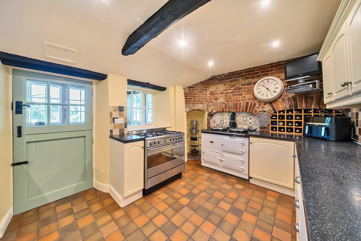 Priory Cottage, Pontefract Road, Pontefract, WF7 7EF