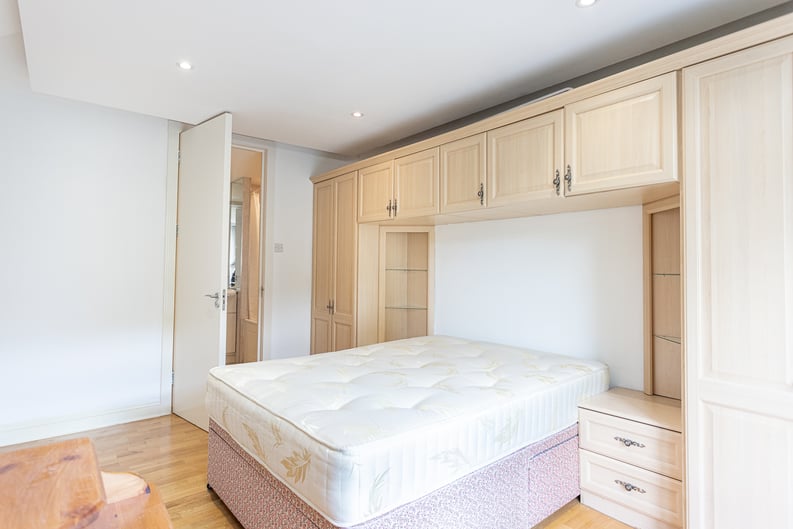3 bedroom(s) apartment to sale in St. John's Wood Park, St. John's Wood , London-image 7