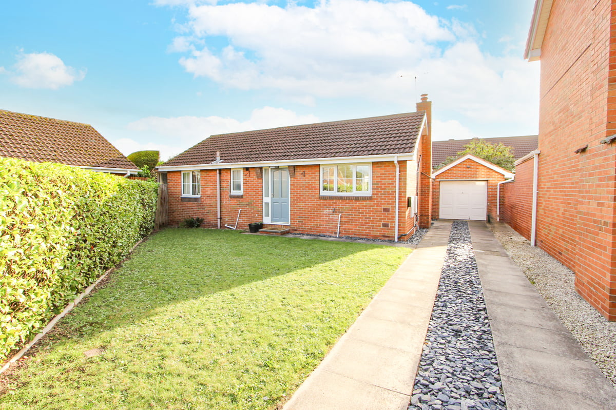 2 bedroom detached bungalow for sale, Gleneagles Drive, Bessacarr