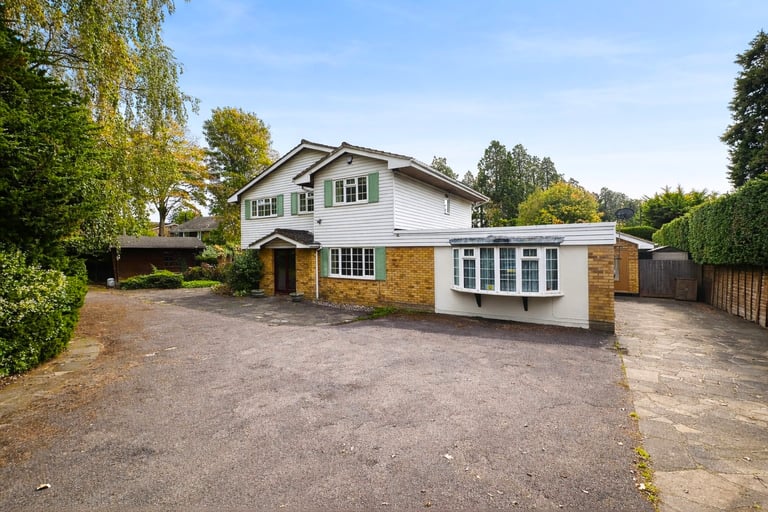 CAMBERLEY, &pound;900,000