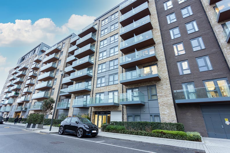 2 bedroom(s) apartment to sale in Beaufort Square, Colindale, London-image 12