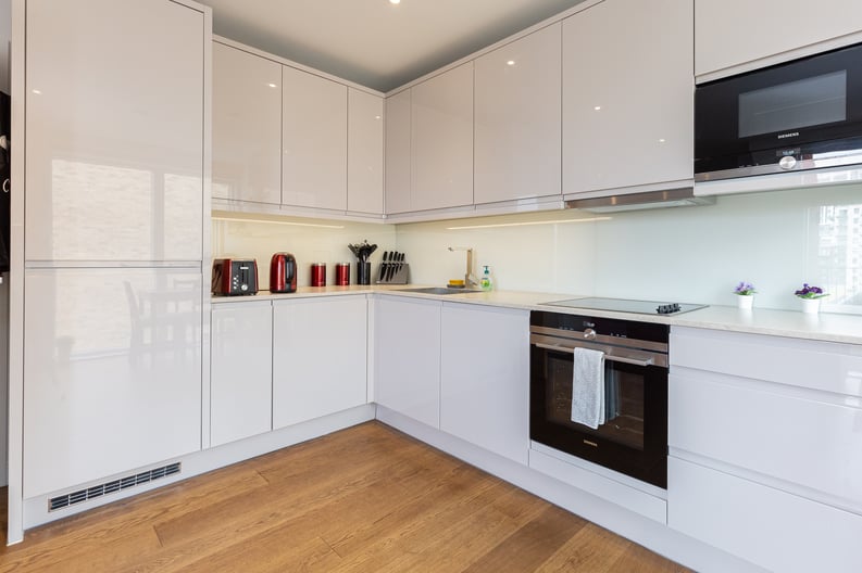 1 bedroom(s) apartment to sale in Lismore Boulevard, London-image 2